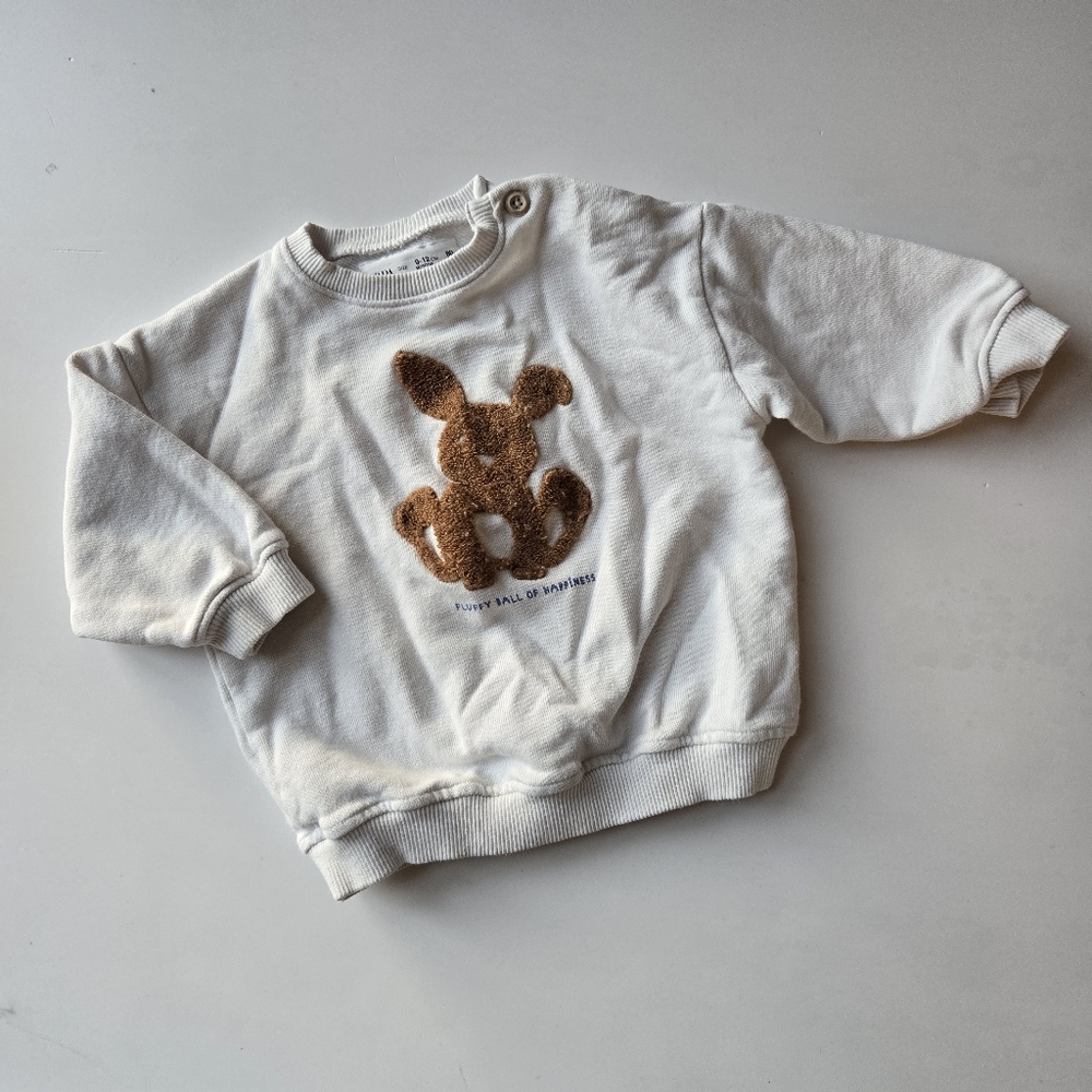 Zara Kids White Sweatshirt with Brown Fuzzy Bunny Design 9-12M